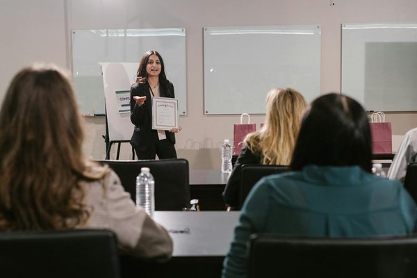 Protégez Votre Société des Risques Externes avec une Stratégie de Veille Concurrentielle Efficace