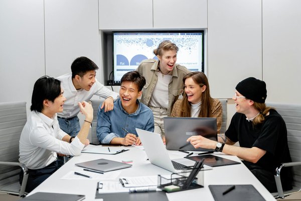 Quelles stratégies les entreprises utilisent-elles pour attirer les talents ?