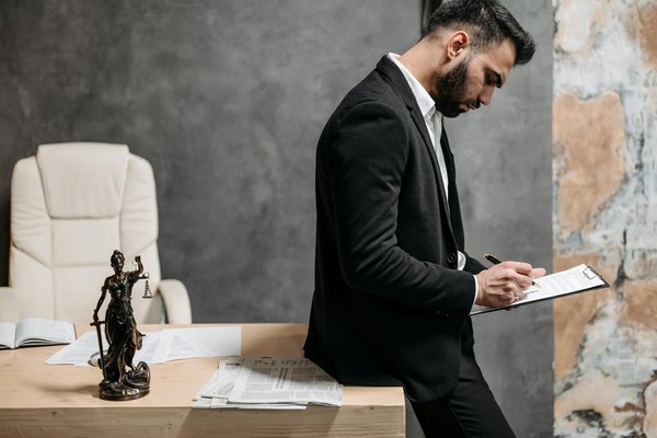 Comment les entreprises peuvent-elles gérer les risques liés aux contrats internationaux ?